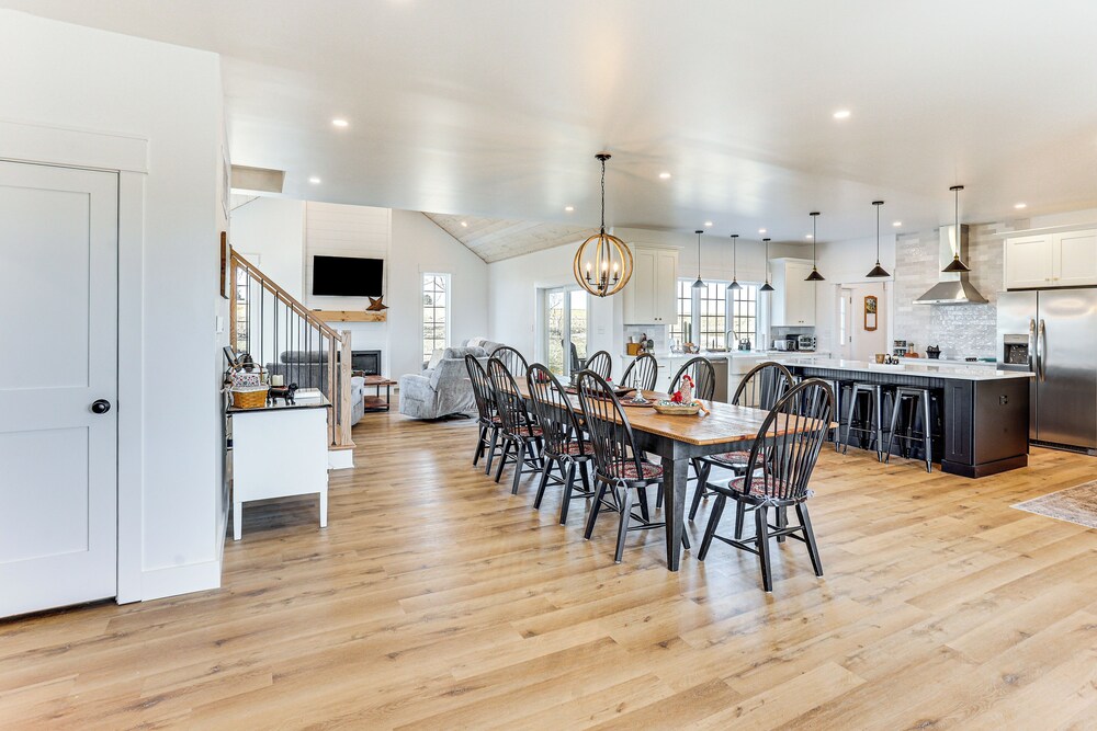 Walk to the Amish Village: Spacious Ronks Getaway!