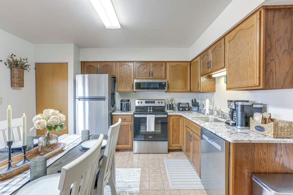 Townhome w/ Patio: 1 Mi to Clearfield Riverwalk