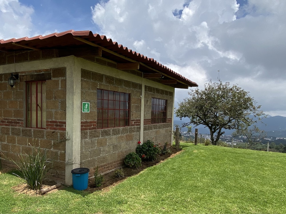 Hotel Cabañas en Huerta La Misión - Image 1