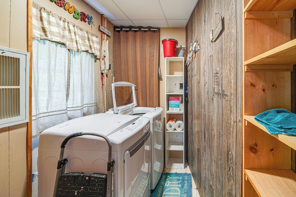 Hot Tub + Pet Friendly: Quiet French Creek Getaway