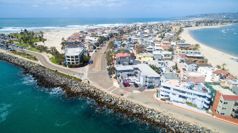 Chic Bay View Condo < 10 Miles to Dtwn San Diego!
