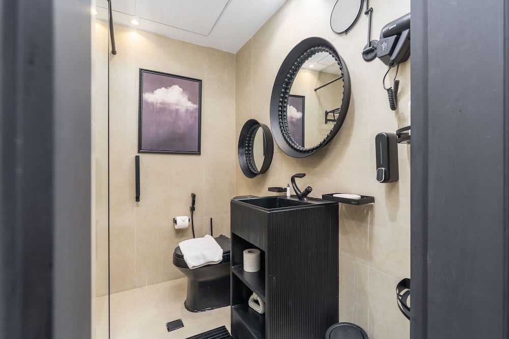 Extravagant Studio Stay for 2 in JVC