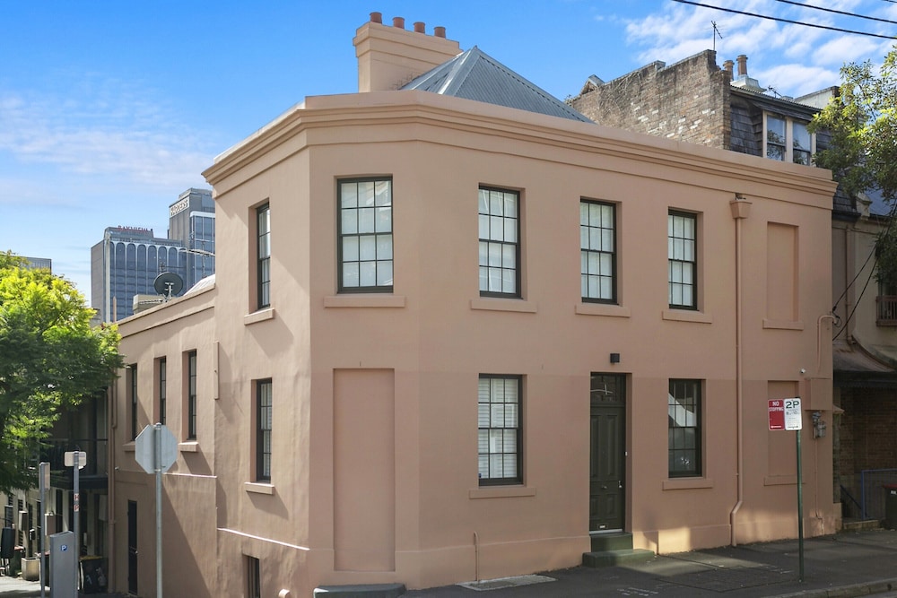 Family Terrace Home Close to Oxford Street