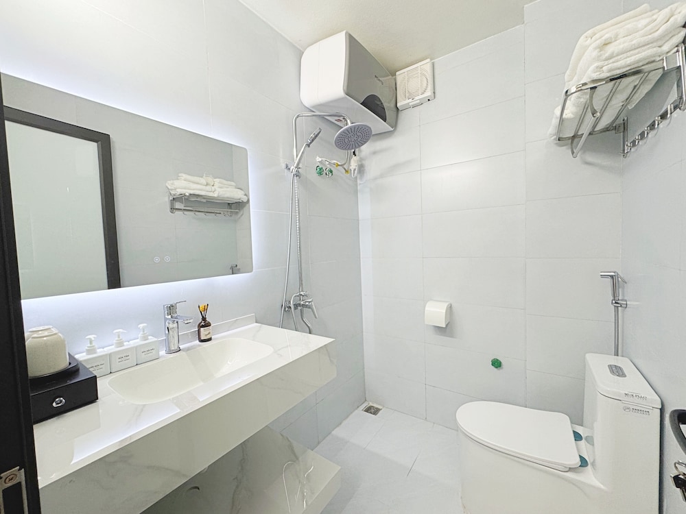 RAW Hostel - Tour & Motorbikes Rental