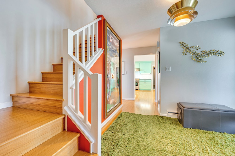 Mtn-view Home w/ Pickleball Court in Louisville!