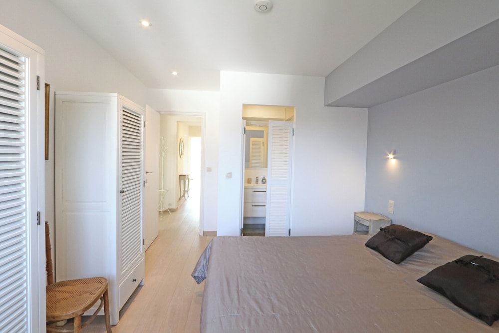 Apartment in Knokke Near Zeedijk Beach