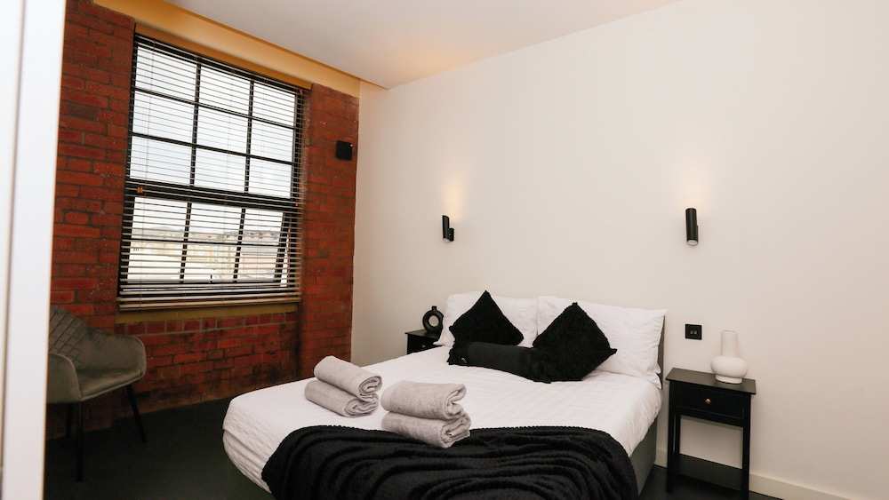 The Nichols Building Spacious 3-bedroom Apartment