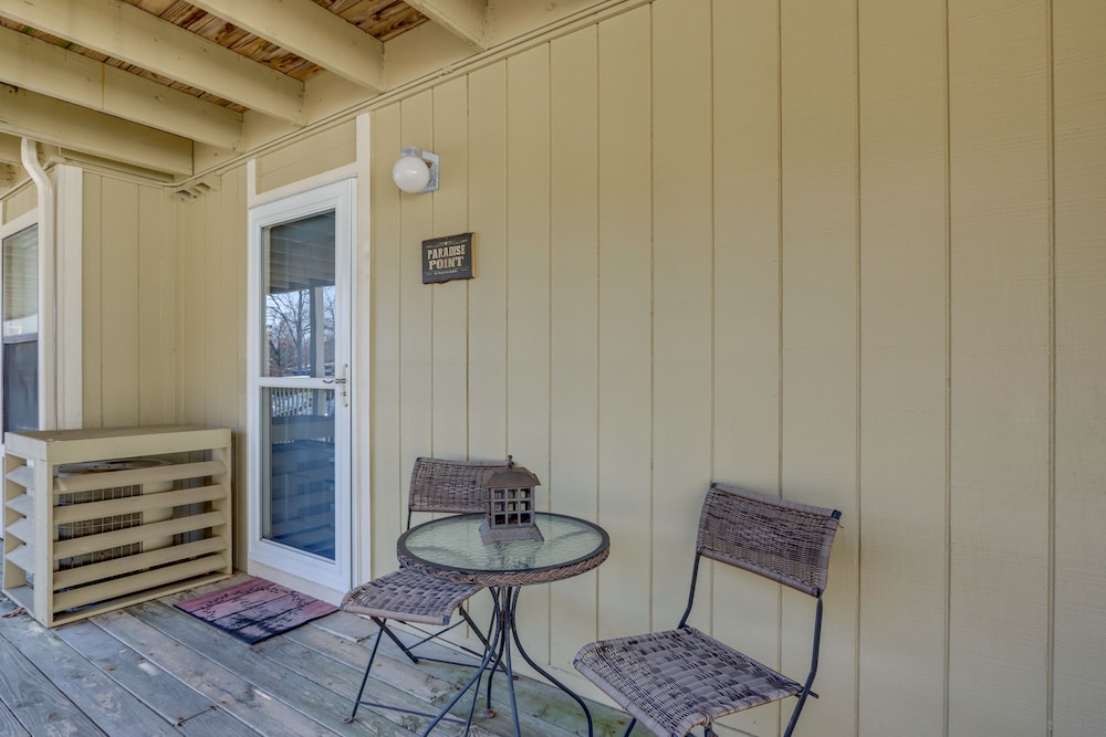 Screened Balcony & Views: Modern Osage Beach Condo