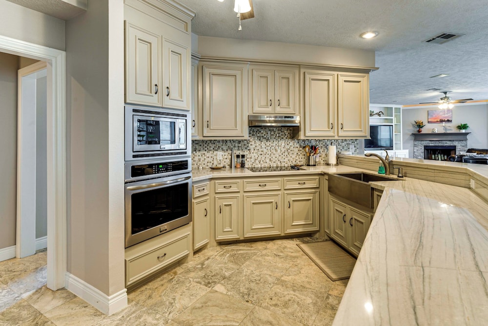 Waterfront Lake Conroe Home w/ Pool Access!