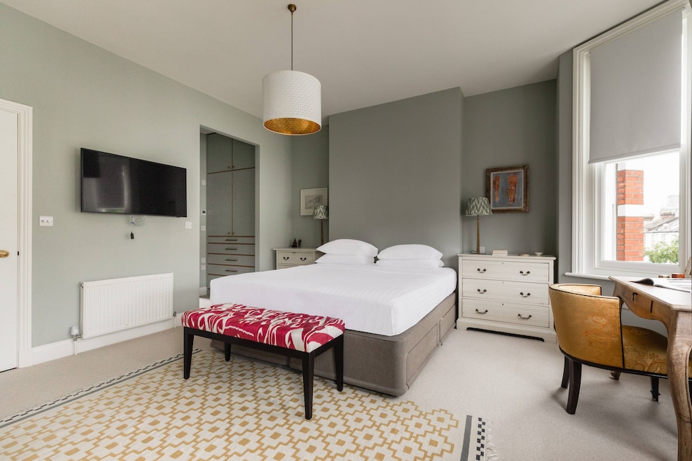 Brewster Gardens III by Onefinestay