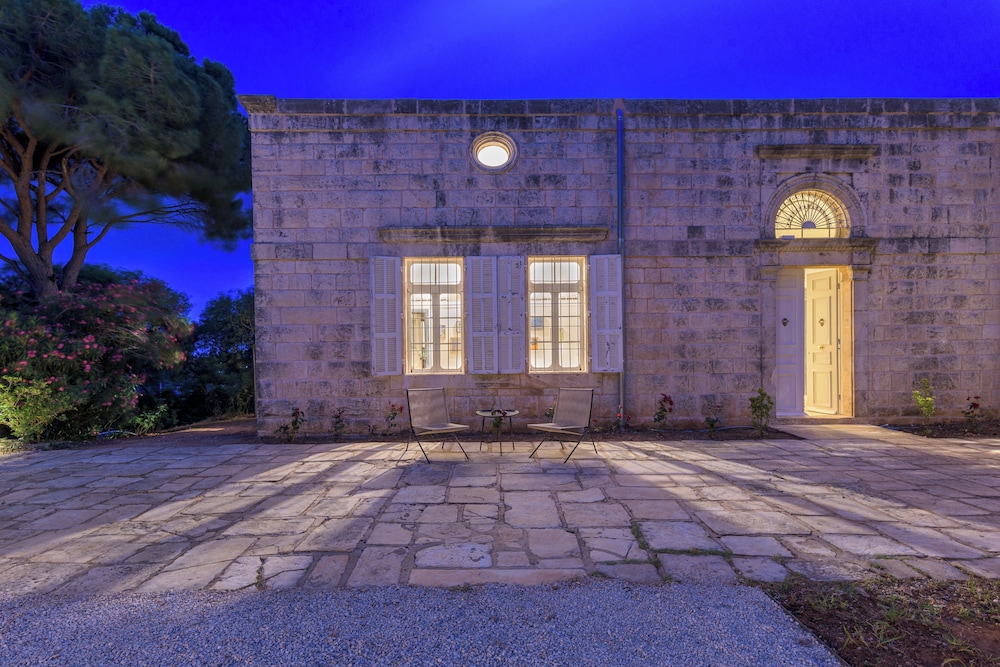 Amani Luxury 4BR Villa & Pool in Batroun
