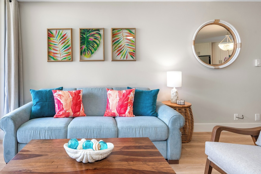 Hip Hawaiian Oceanfront Vistas