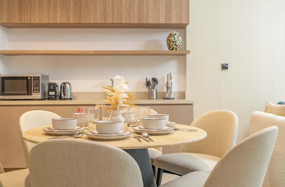 Impressive 2BR Apt with Premium