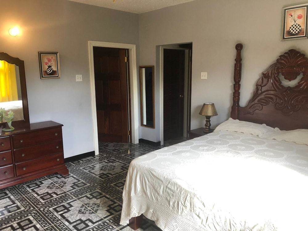 Retreat Comfortable Apartments view 4