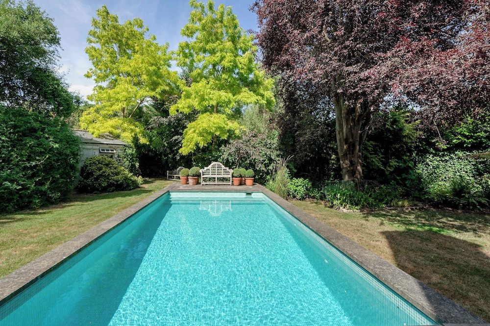 Beautiful Family Home w Garden Pool - Wimbledon