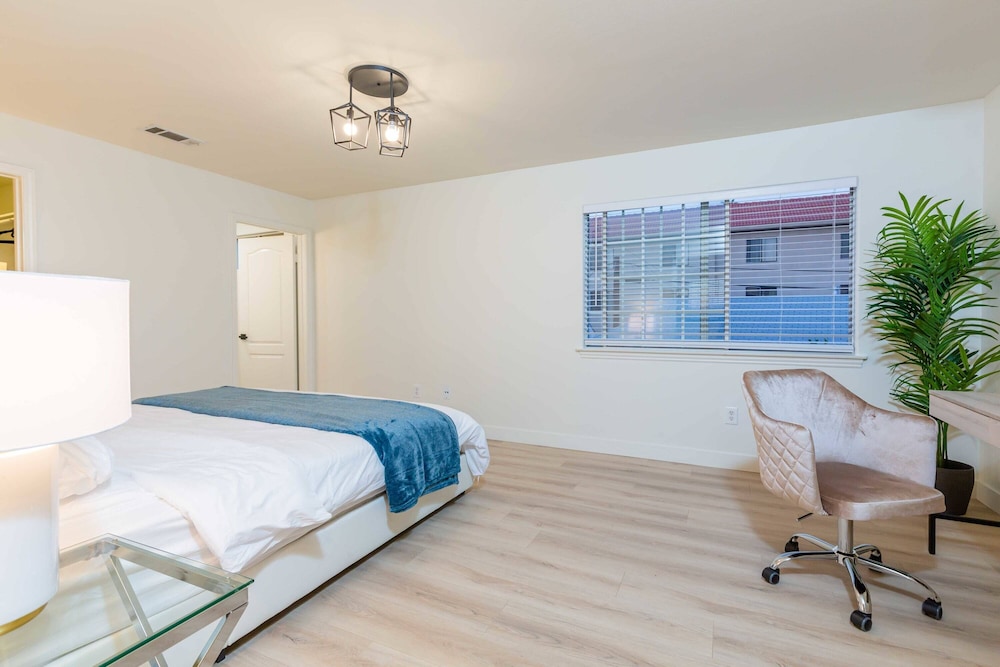 Not Affected by the Fire/elegant Pasadena Retreat Prime Comfort Awaits