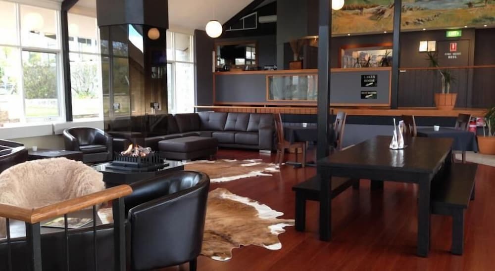 Horizons 414 - Lake Jindabyne Waterfront