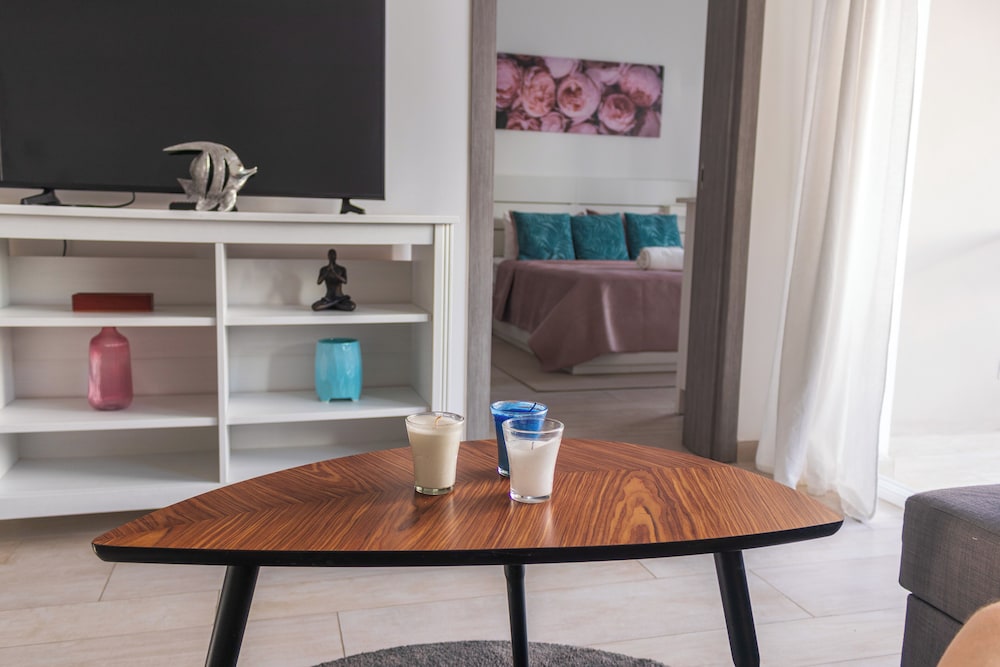 Modern 2BR Apartment - Paseo del Mar