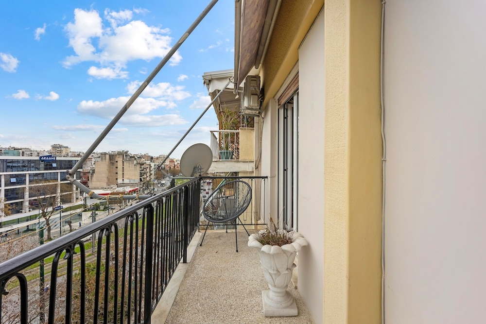 Diakou 38 Sunny Cozy 3bd apt Just a min Away to Acropolis