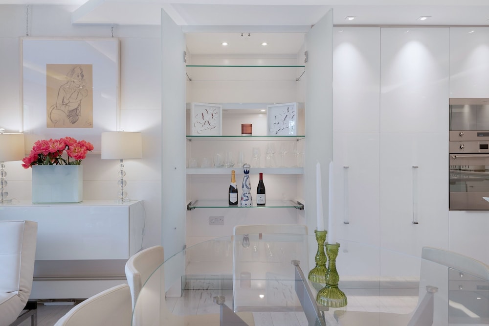 The White Peace Garden 3 bed Hampstead - by Out of Office Lifestyle