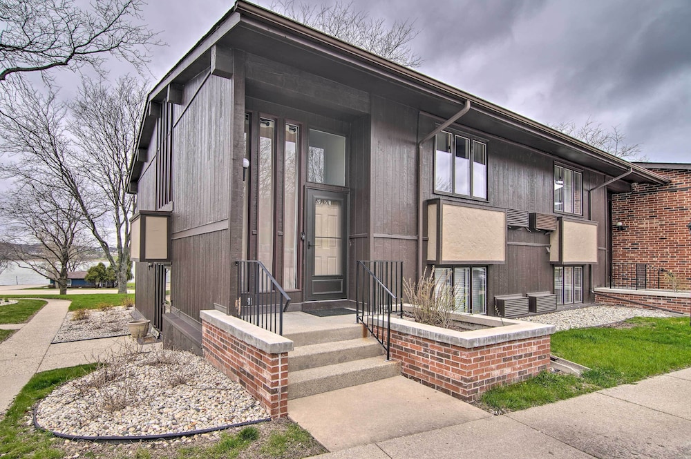 Cozy Lake Geneva Retreat With Year-round Views! view 5