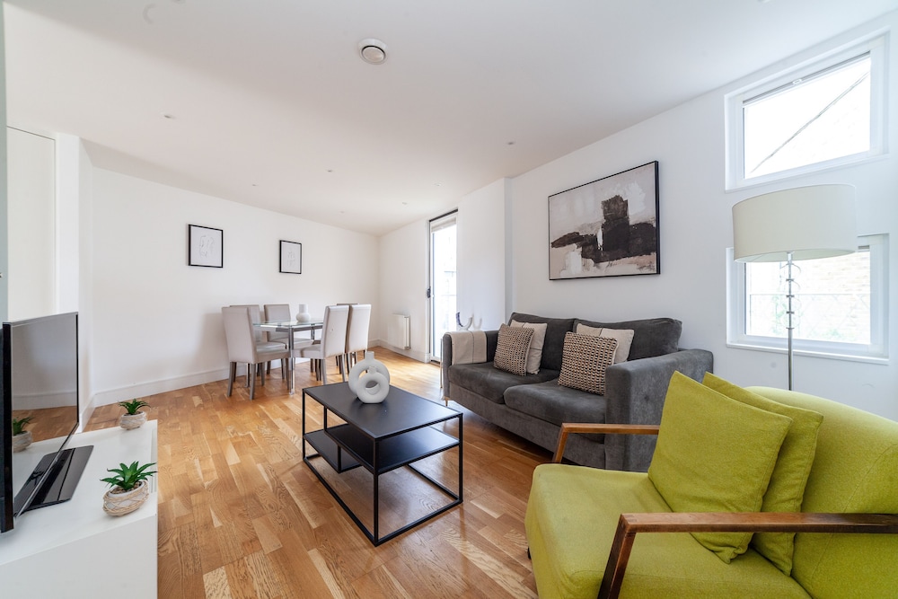3 Bed Flat by Limehouse Basin
