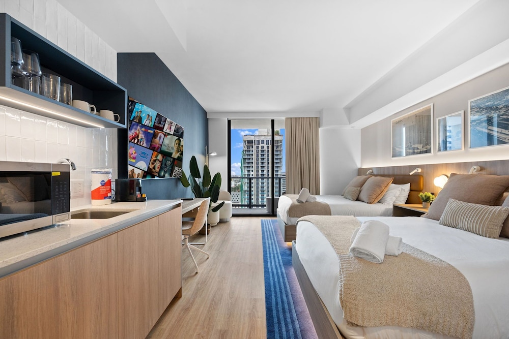 Lux Studio W City Views and Pool