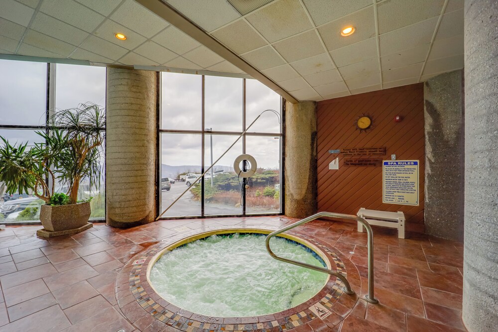 3 Mi to Sugar Mtn Resort: Condo w/ Pool & Hot Tub