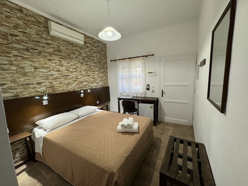 Eleni Rooms