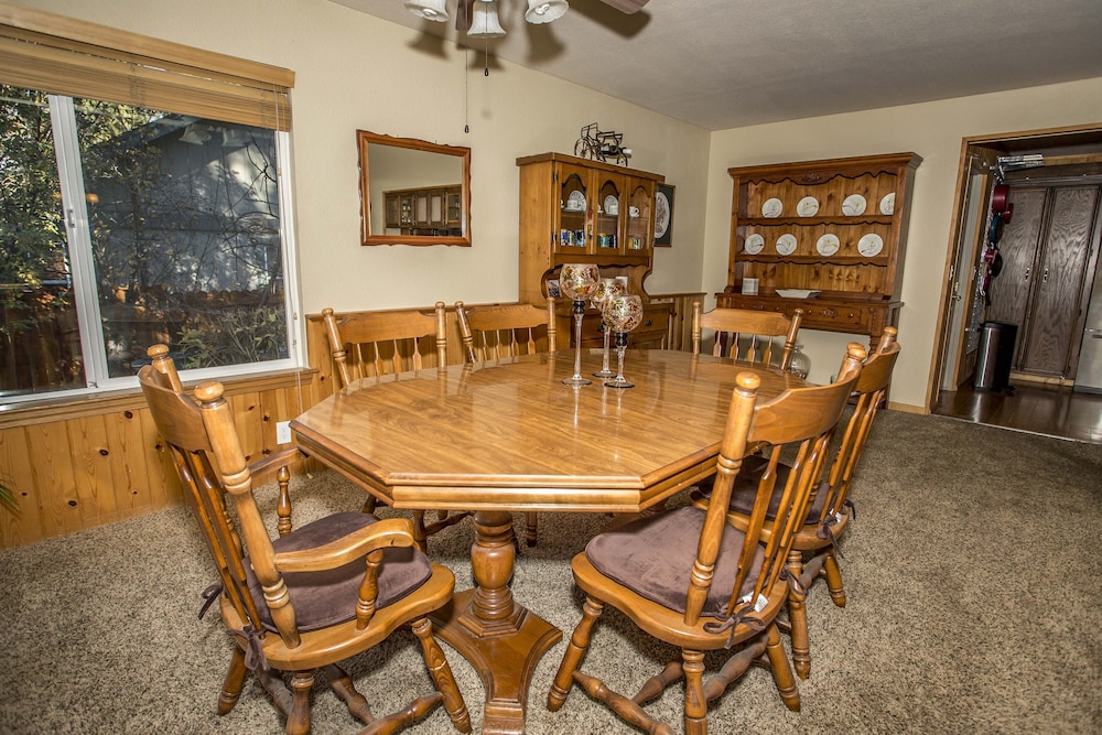 Majestic Pines 3 Bedroom Apts by RedAwning
