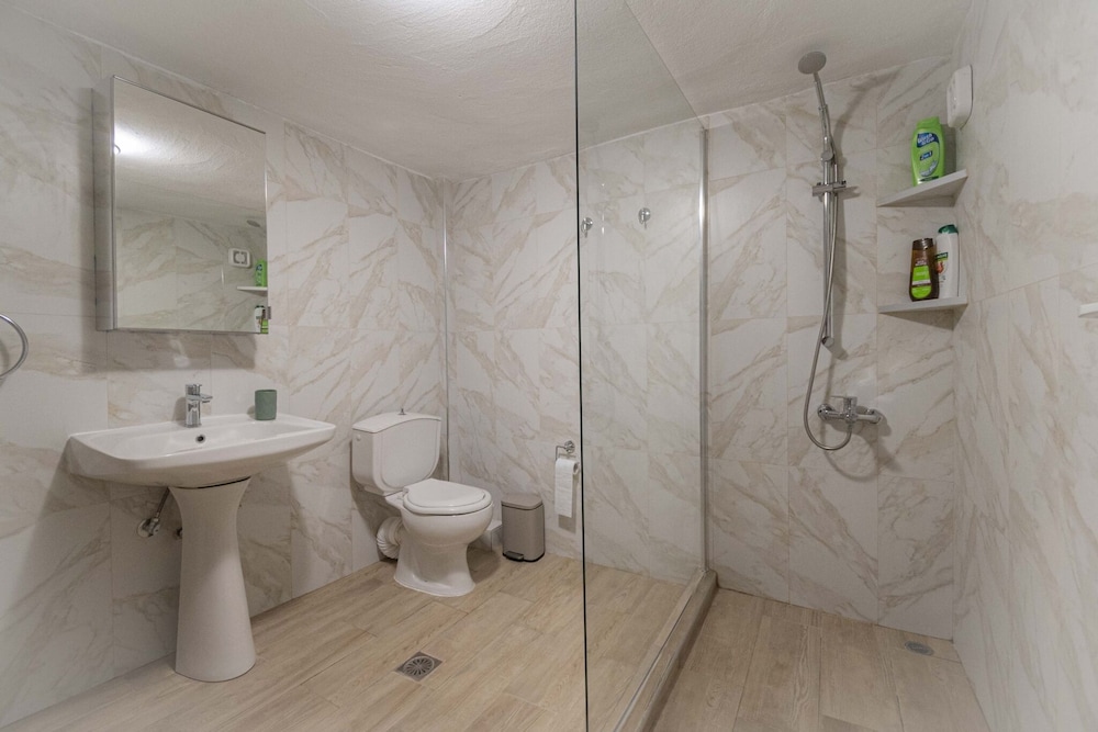 Greenwood Maisonette by Rentalspro - Fourka Beach