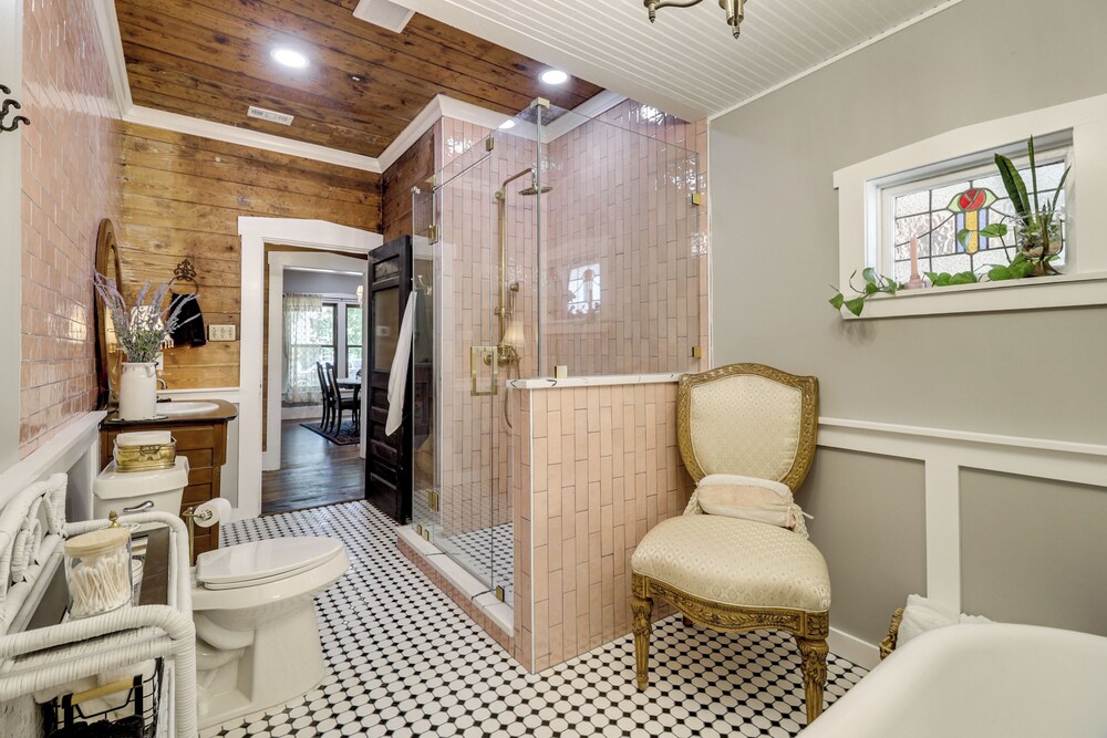1925 Craftsman Bungalow - 1 Mi to Dtwn Waxahachie!