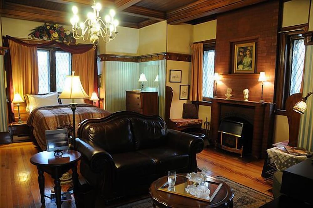 Brockville Vacations - The Noble Suites - Property Image 129