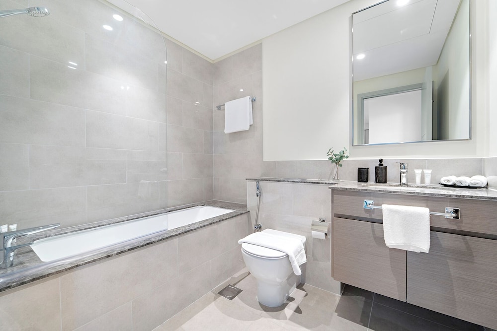 1BR 3802 Forte Tower 2