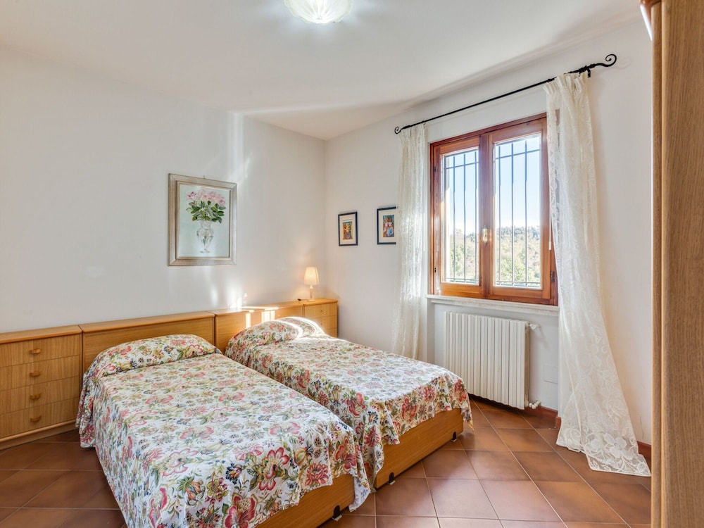 Villa in Torri del Benaco With Private Pool view 4