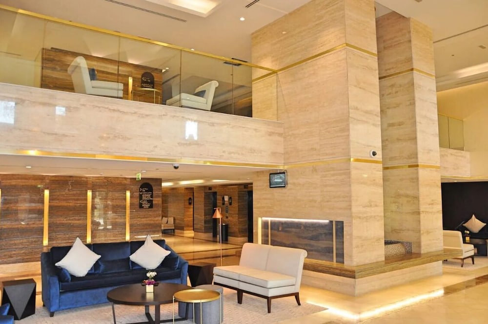 Massive 2 Bedroom with Palm View Balqis