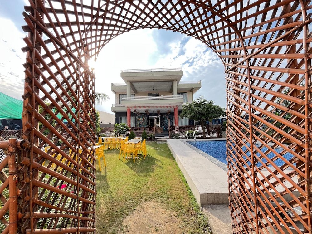 GoBravo 11 6BHK Farm with Pool Sohna Road Gurgaon