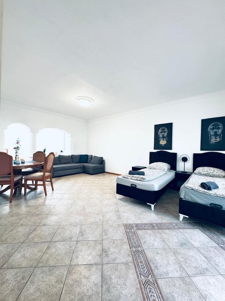 Cozy 7BR Villa Near Blumengarten