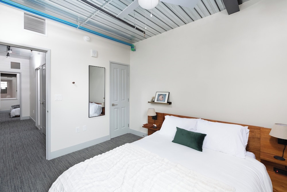 Brewery District Apartment Near Fiserv with Rooftop, Gym, and Parking