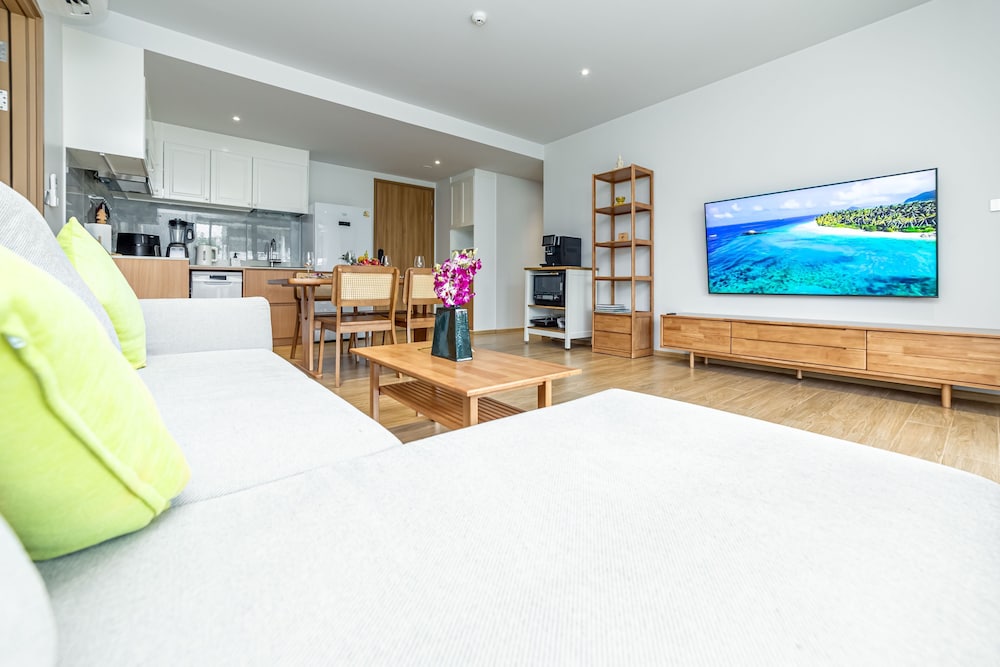 Seaside 2BR 200 m to BangTao beach