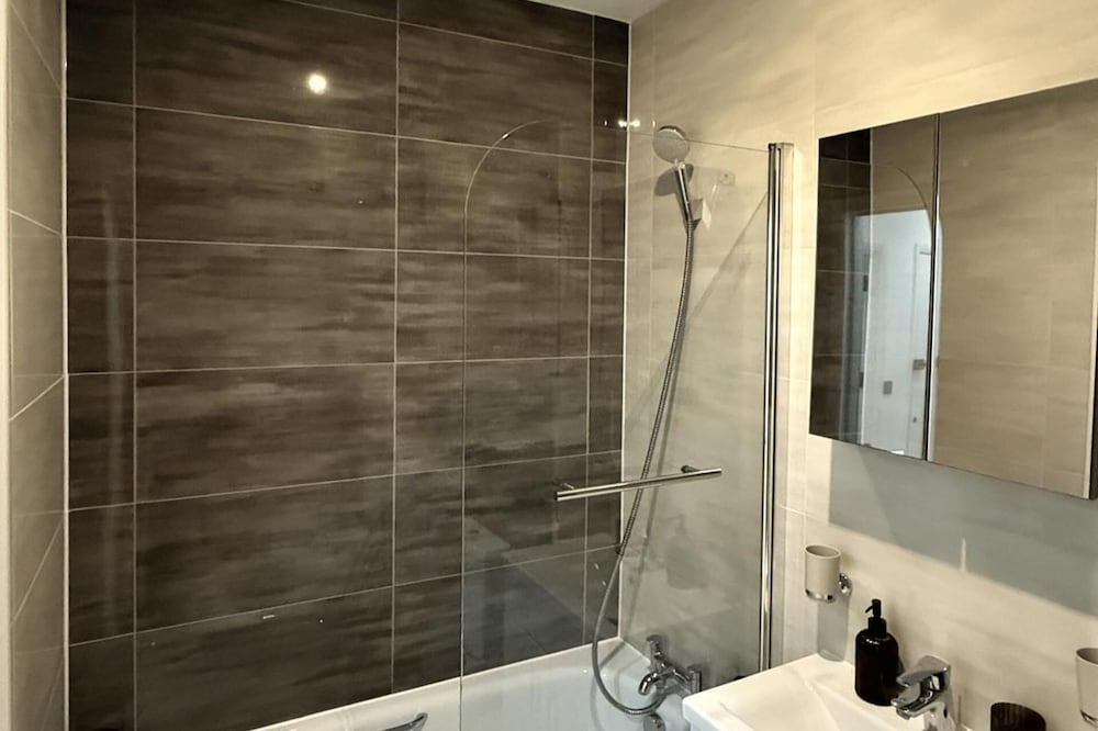 Deluxe 1 Bed Apartment, London