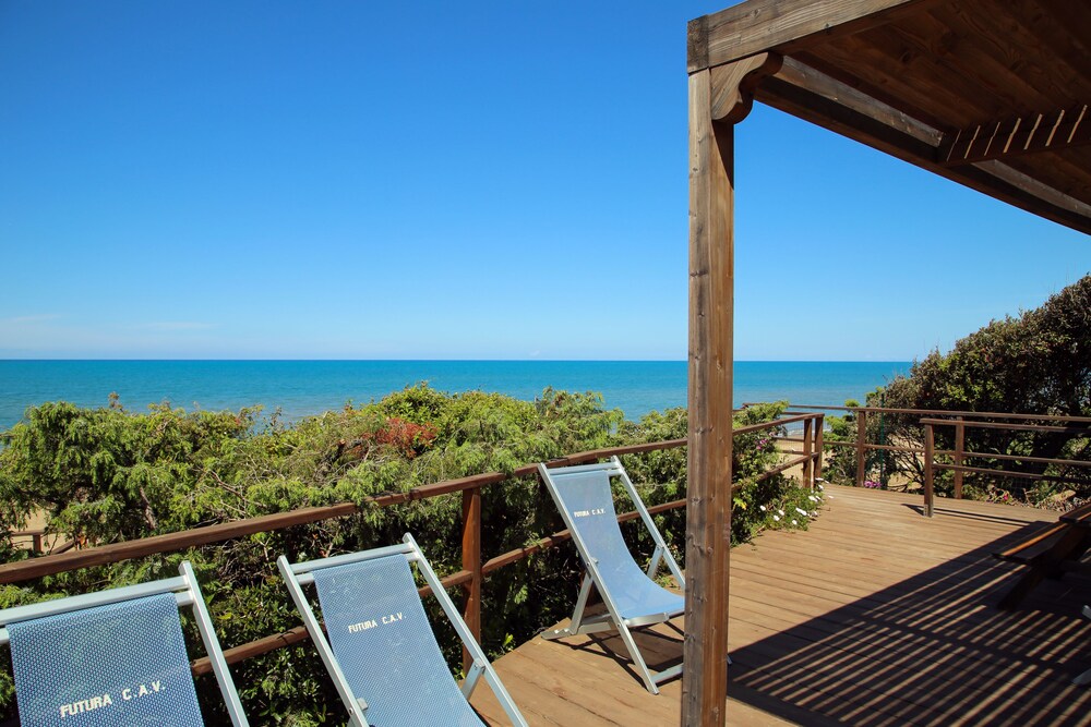 Sea view and ground floor Apartments le Dune