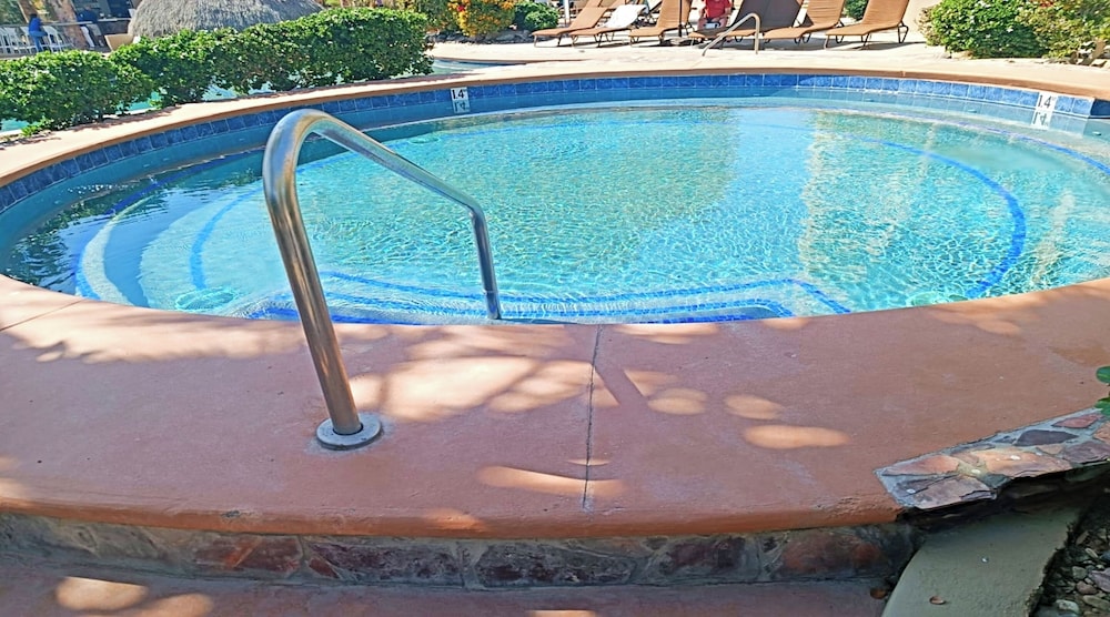 Condo Bella Sirena 805 C by Kivoya