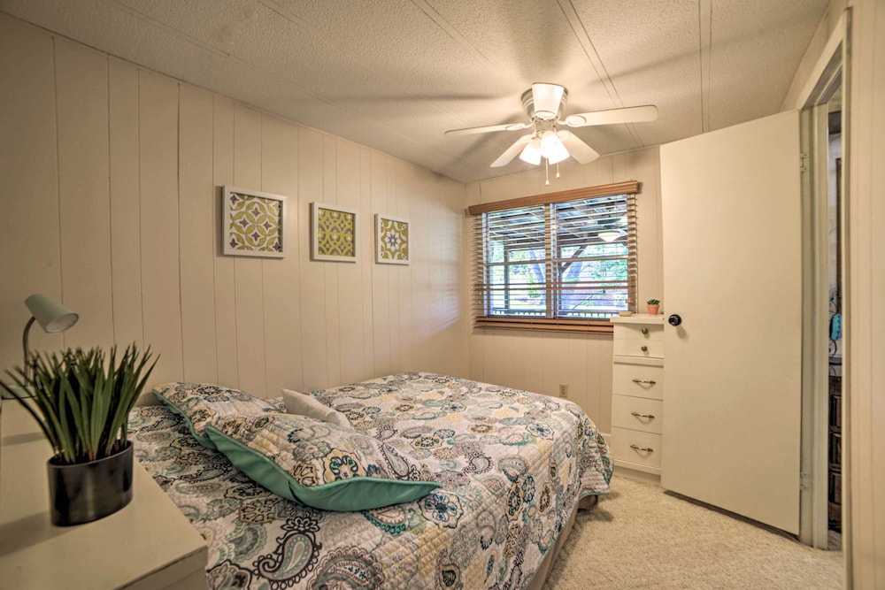 Murray Getaway w/ Deck: Near Fishing & Boating! view 4