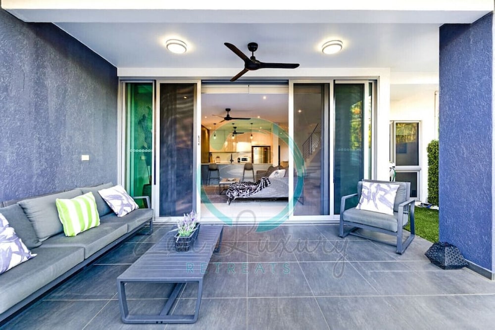 ZEN ARCTIC LUXURY 2-STORY House & Pool