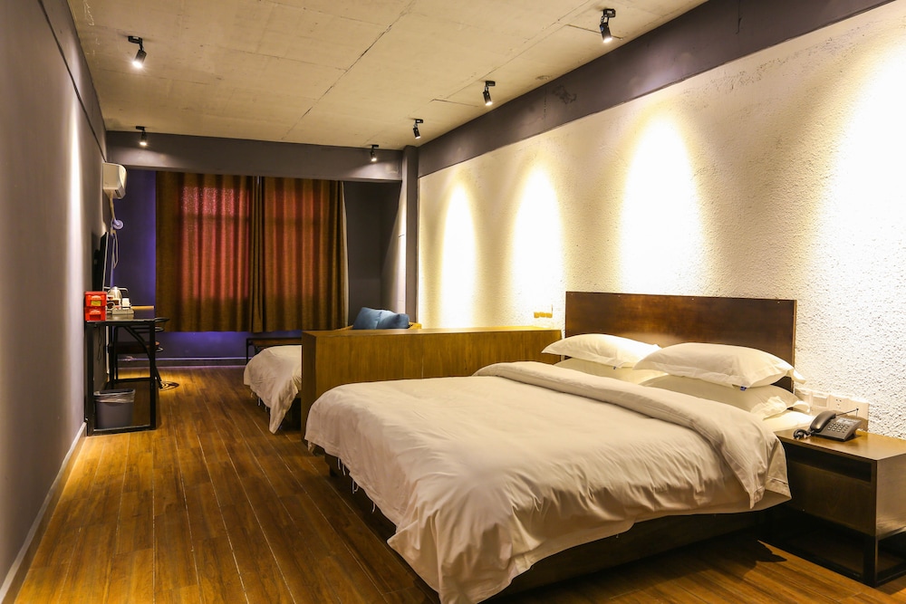 Zhangjiajie Comma Travel Hotel