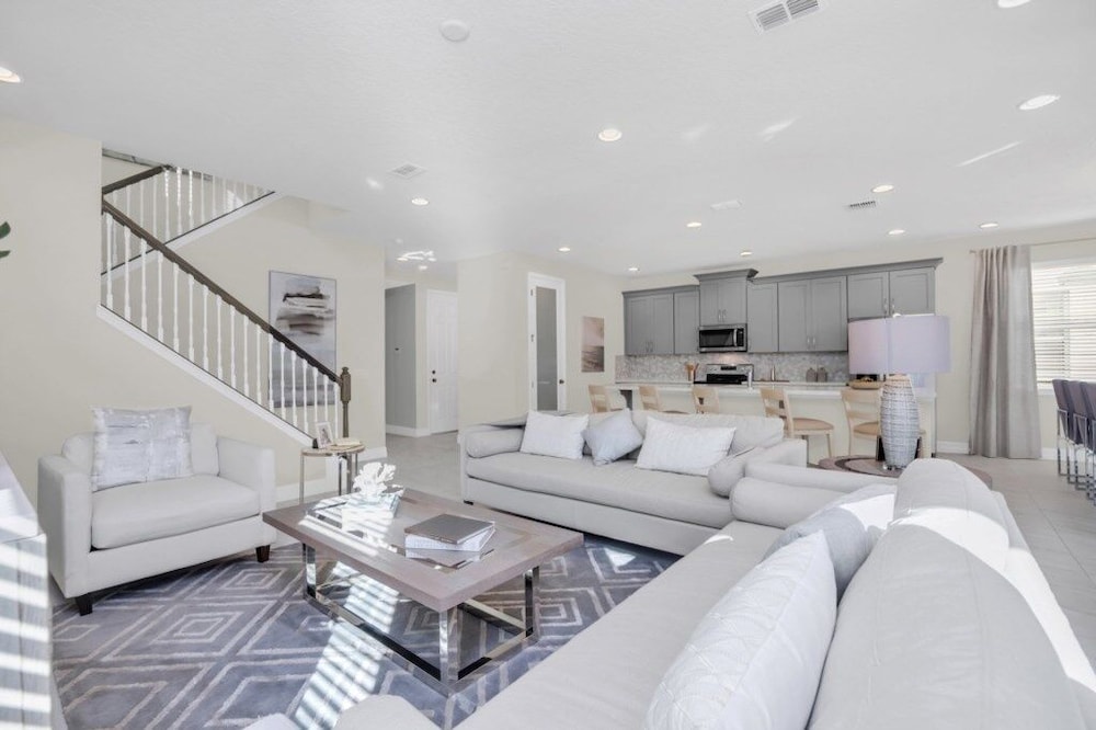 Florida Garden Luxury Home With Private Pool & Spa 6 Bedroom Villa