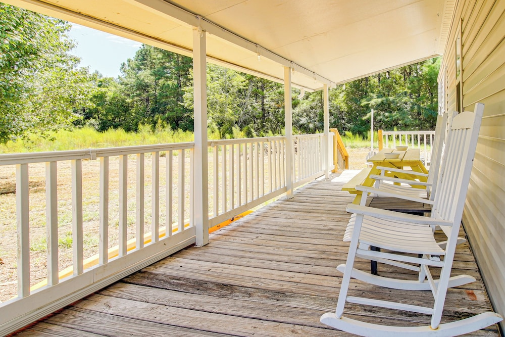 3 Mi to Icw: Coastal Carolina Home w/ Pool Access
