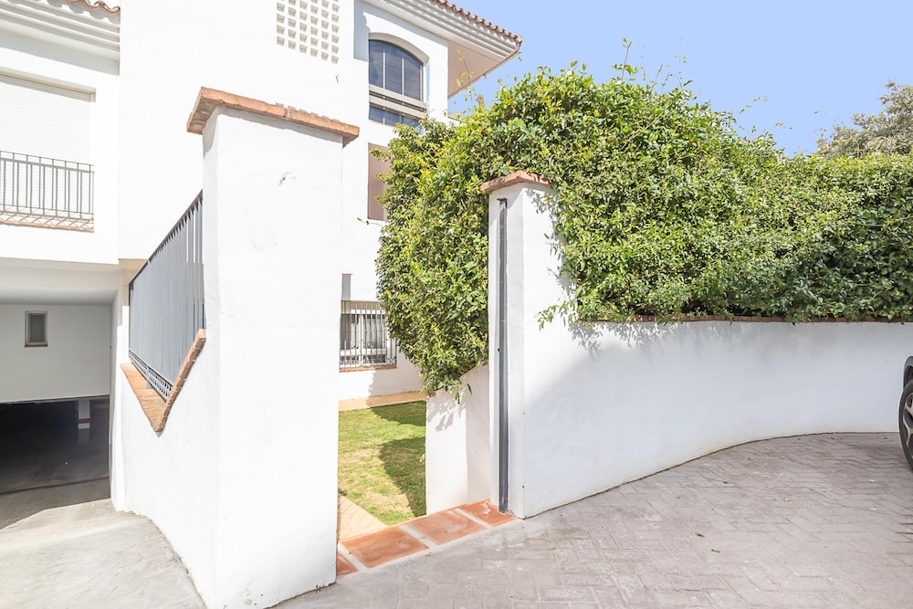 Apt Mairena Forest sea View & Pool