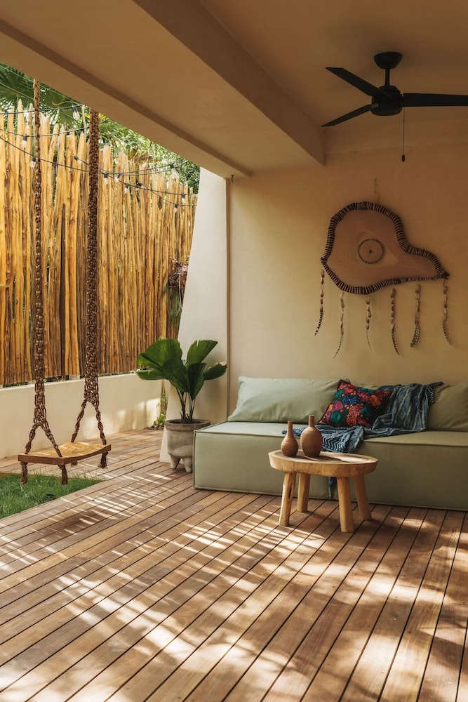 Luxury Jungle Retreat Sleeps 10 Rooftop Pool